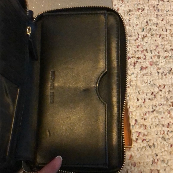 SOLD Michael Kors Jet Set Phone Wallet Gently Used - Picture 4 of 8